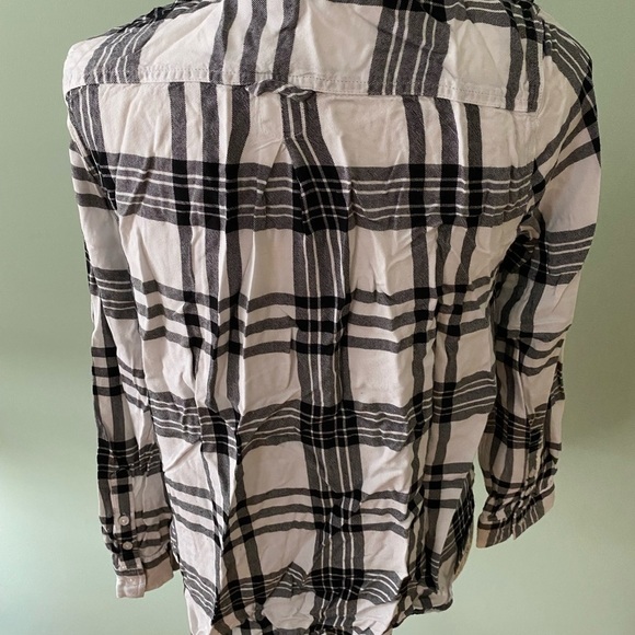 Women’s Black & White Plaid Button Down Shirt Size Medium - Picture 2 of 5